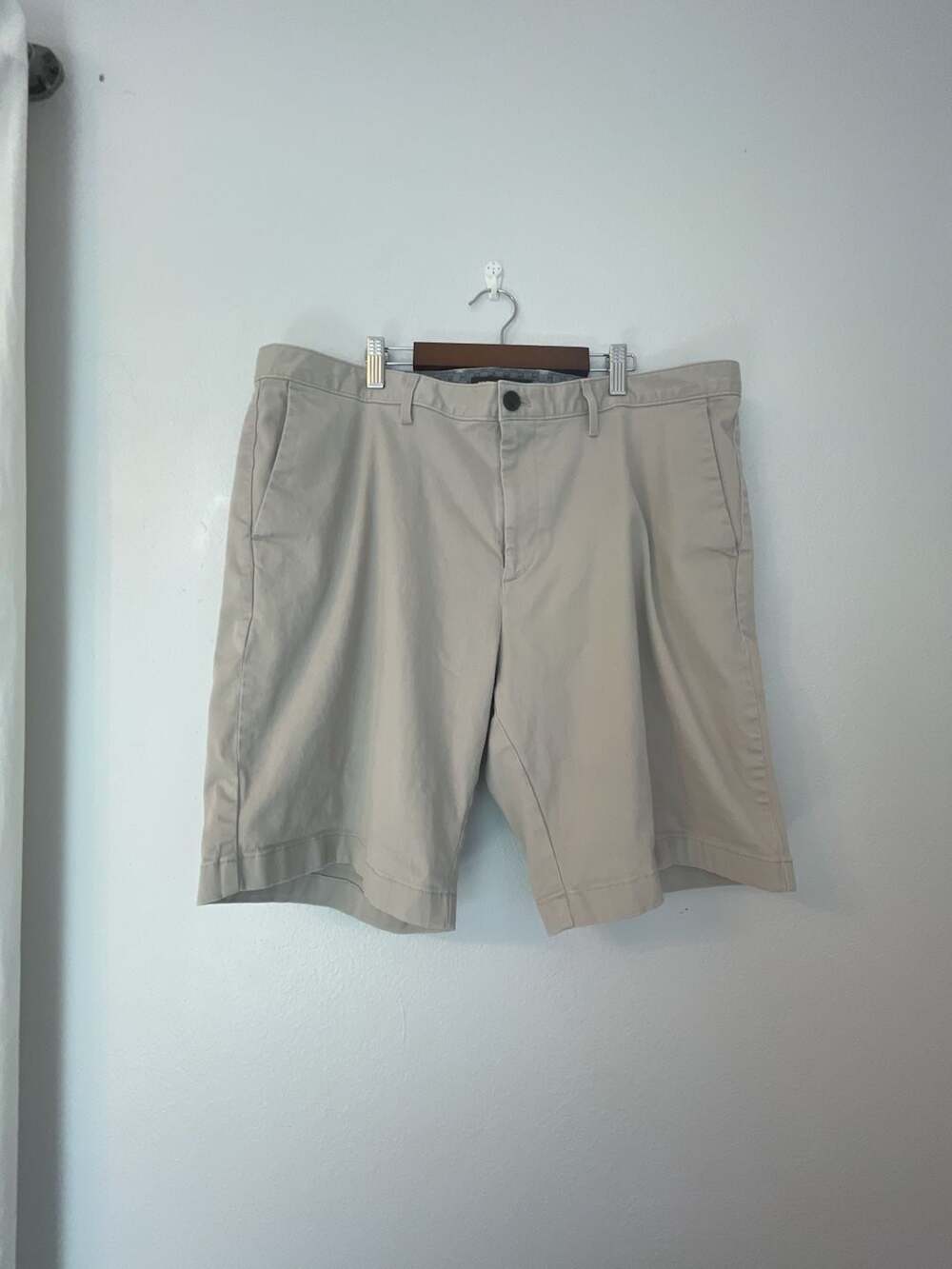 Michael Kors Men's Beige Chino Shorts Size 38
Back to school
Preppy